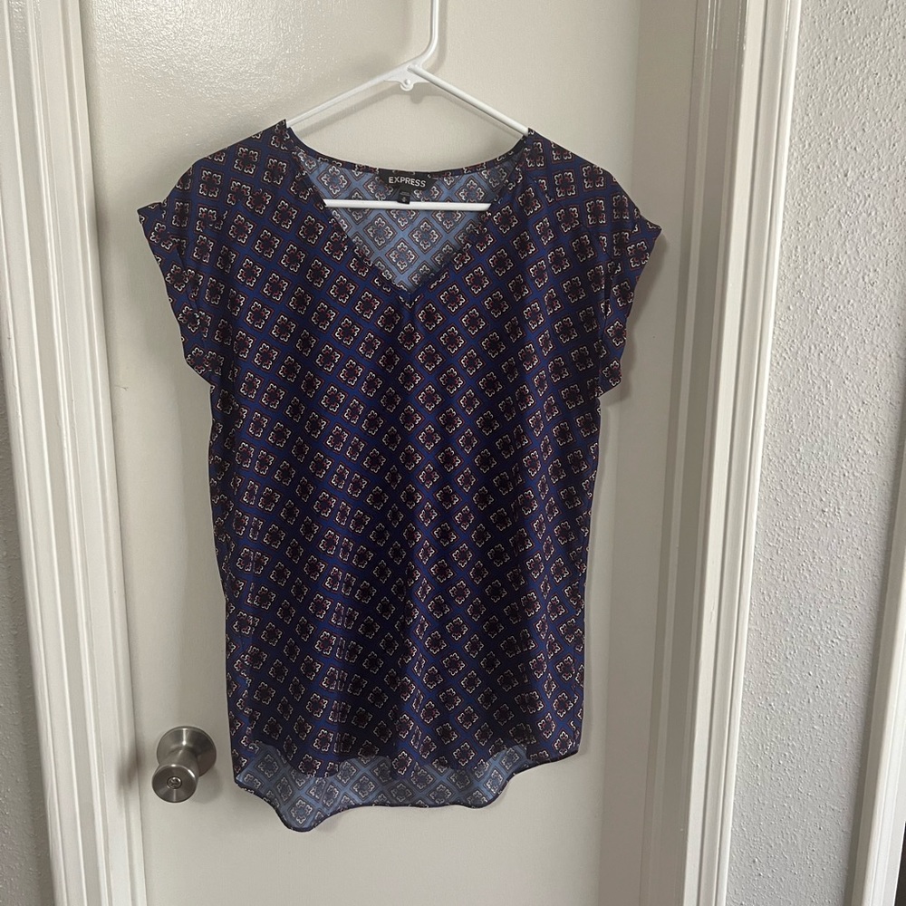 Express Shortsleeved Blouse- Navy pattern